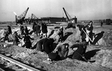 tl_files/images/Fotos_rechte_Spalte/4.0_h+1_Sowjetische-Zwangsarbeiterinnen_2005-70.jpg